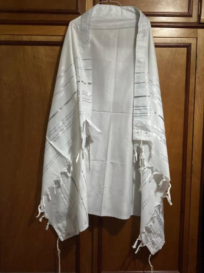 Picture of TALLIT (PRAYER SHAWL) LARGE WHITE AND SILVER