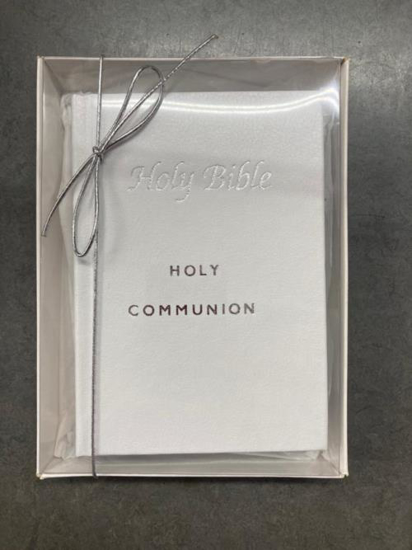 Picture of HOLY COMMUNION BIBLE WHITE HARDBACK